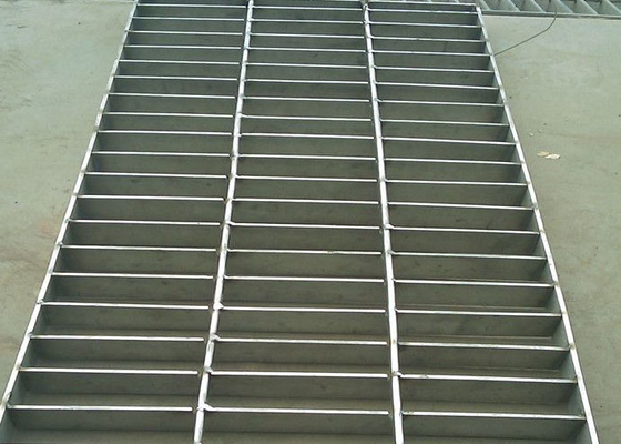 China Stainless Steel Heavy Duty Steel Grating , Round Bar 25 X 5 SS Floor Grating supplier